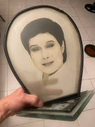 Mga binigay ni guy sa akin, ang isang Terno ng damit nya at yung  Picture,,actualy madami ng naibigay si guy sa akin nangawala lang kasama na  dun mga sulat nya,, ngayon mas