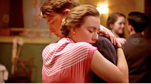 The film follows eilis (ronan), a young irish woman who leaves her small town in ireland hoping for a brighter future in 1950s brooklyn. Film Des Monats Brooklyn Kulturwest De