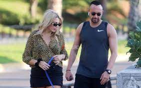 16 644 просмотра 16 тыс. Paparazzi Kwnstantina Spyropoyloy Basilhs Sta8okwstopoylos E3odos Sth Boyliagmenh Gia To Erwteymeno Zeygari Fthis Gr