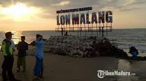 Selain karena bersebelahan dengan pantai sendang biru, pantai ini berada dibawah pengelolaan dari pos tiket masuk melanjutkan perjalanan melewati jalan tanah sempit 2 km, naik turun dan pastinya licin saat musim hujan. Harga Tiket Masuk Pantai Lon Malang Kembangkan Lon Malang Kementerian Pariwisata Siapkan Rp 1 6 Miliar 7 Wisata Pantai Di Malang Yang Indah Dan Mempesona Kamala Blaise