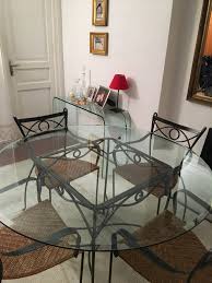 Une table et 4 chaises empilables blanches 199,99 €. Table 4 Chaises David Lange Pour Roche Bobois Roche Bobois David Lange