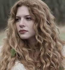 Which Victoria did y'all like more? Twilight and New Moon Vicky were the  same, but they made her hair a more vibrant in New Moon. 🔥