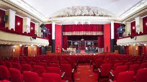 Fragment din rock art show la teatrul dramatic fani tardini galati septembrei 2019. Teatrul Dramatic Fani Tardini Reia ReprezentaÈ›iile In Sala Mare De Spectacole In Octombrie