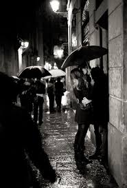 Black And White Kissing Rain Kiss Kissing In The Rain Black And White Kissing In The Rain White Photography In This Moment