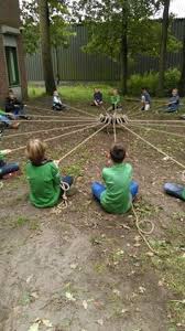 Off road rijden door de modder, kuilen en steile hellingen. 55 Ideeen Over Robinson Games Feestideeen Spel Kinderfeestje