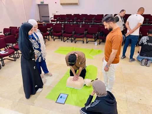 📢 ضمن مبادرة موجة النبض العربي، نظّمت مؤسسة الحلم الفلسطيني فعالية توعوية  في مدينة نابلس، بقيادة الأستاذة نسرين صرص، مدير البرامج والمشاريع، وبمشاركة  الشباب الفلسطيني. هدفت الفعالية إلى تعزيز الوعي بأهمية الإنعاش