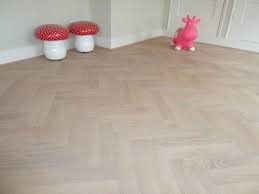 visgraat parket zonder velling de vloer is strak afgwerkt www fairwood nl vloeren kleurrijke woonaccessoires bevloering