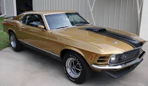 1970 Ford Mustang Mach I Super Cobra Jet In 1970 There Were 50 Super Cobra Jet Mach I Mustangs Produced With The Bright Gold Metallic Pa Carros Auto Anos 70