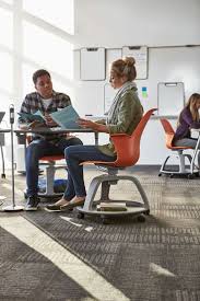 Node Chairs With Personal Work Surfaces And Easy Access To Thread Make It Possible For Student Groups To Fluidly Come Together To Co Create Stuhle Lernen Tisch