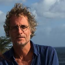 Hij blijft wel bij bnnvara, maar laat op instagram weten dat hij in 2020 andere dingen pauw verdwijnt niet helemaal van de late avond. Jeroen Pauw Jeroenpauw Twitter
