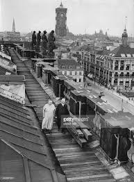Nach 1918 Berliner Stadtschloss Untermieter Auf Dem Dach Des Schlosses History Of Photography Ancient World History World History