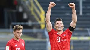 Lewandowski Ejek Suporter Dortmund Di Der Klassiker
