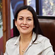 La alcaldesa electa de La Paz, Milena Quiroga Romero, en los estudios de  Heraldo Radio La Paz by De FRENTE en BCS con Pedro Mazón