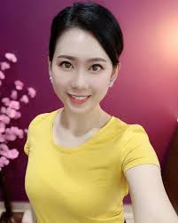 颜心寜| 早安！ 今天是个66大顺的好日子！ 今天我也要牛一牛，早晚都直播！ 1PM 在“颜心寜”专页（FB) 8PM 在“好康直播商城” 专页(