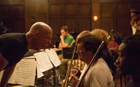 Under the direction of a ruthless instructor, a talented young drummer begins to pursue perfection at any cost, even his humanity. Whiplash Auf Kinofilmwelt