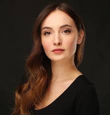 22 ekim 1991, i̇stanbul), türk oyuncu, mimar. Basak Gumulcinelioglu Biyografya