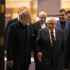 عکس جالب علی لاریجانی و نواف سلام