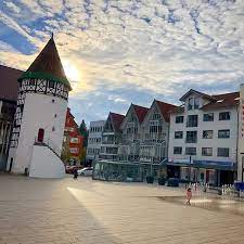 morgenstund hat gold im mund oder so der platz hinter dem burgerturm in der innenstadt von albstadt ebingen war fruher ein parkpla innenstadt turm instagram