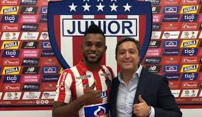 Noticias, videos y estadísticas de fútbol chileno, fútbol femenino y la roja. Junior Fc Barranquilla Char Miguel Angel Borja Borja Ya Es Tiburon El Delantero Ya Firmo Con El Junior De Barranquilla Deportes Caracol Radio