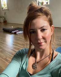 Ready for my last private lesson and group of the week!! Whew.  @downtownyoga.os @ellenlostinspain