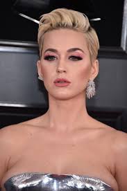 Grammys 2019 The Best Skin Hair And Makeup Looks On The Red Carpet Katy Perry Katty Perry Short Hair Styles