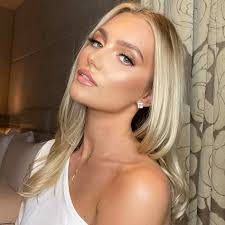 Amanda Westphal's Instagram, Twitter & Facebook