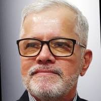 Alberto Avelar's Instagram, Twitter & Facebook