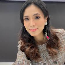 Dari Balai Berita ke rumah anda. #BuletinUtama 📺🇲🇾 💄Makeup by  @lailarohani 👚Styled by @zulaikhaidris 🧥 Sponsored by @suitable_my