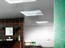 Modernes Badezimmer Mit Flachdach Fenstern Oberlicht Flachdach Fenster Dachfenster
