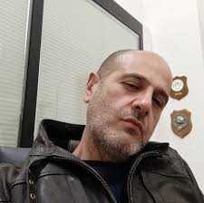 Ci sono fiori che non portano solo profumo, ma ricordi preziosi e l'affetto  di persone speciali. Grazie di cuore a Nino e Svitlana per questo splendido  pensiero nel giorno del nostro anniversario.