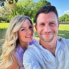 Erin Bear's Instagram, Twitter & Facebook