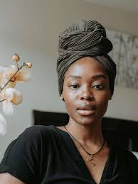 Eliza Roach's Instagram, Twitter & Facebook