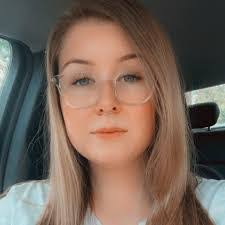 Cassandra Blank's Instagram, Twitter & Facebook