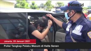 Download lagu gadis di halte busway mp3 dapat kamu download secara gratis di metrolagu. Polisi Tangkap Pelaku Mesum Di Halte Senen Jakarta Youtube