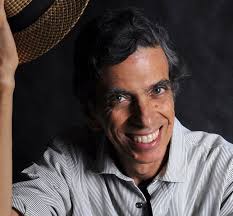 Luiz Simas solo piano/vocals