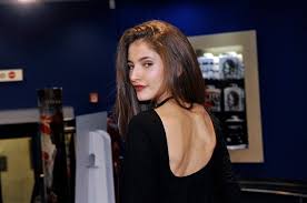 Přehled biografie zajímavosti videa galerie diskuze ocenění biografie (2) sára sandeva pochází z makedonie. Neni To Mala Holka Z Ulice Sara Sandeva Kandiduje Na Nejvetsi Kost Expres Cz