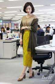 ゆるニットのワンツーコーデは イエローのレーススカートでさりげなく個性を発揮 12月6日 bo te ボーテ レーススカート ファッションアイデア ファッション