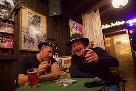 Han hevder nrk hadde fortalt ham at minst én fagperson også ville stille kritiske spørsmål til myndighetenes coronahåndtering. Nyhende Lothepus Lothepus Har Tatt Med Seg Kjendisar Pa Tur Dette Er Noko Av Det Kjekkaste Eg Har Gjort