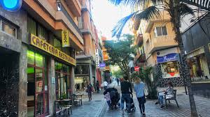 Santa cruz de tenerife, port city, capital of the island of tenerife and of santa cruz de tenerife provincia (province), in the comunidad autónoma (autonomous community) of the canary islands, spain.the city occupies a small plain between two usually waterless ravines. Santa Cruz De Tenerife Top Tipps Stadt Ausflug Teneriffa