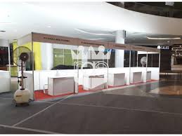 Partisi pameran yang bikin booth terasa lebih lega tanpa banyak properti