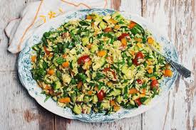 Salade D Orzo Avec Fromage Bocconcini Pesto Et Legumes Du Jardin Le Coup De Grace Recipe Vegetable Recipes Vegetarian Recipes Orzo Salad