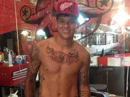 Still married to his wife eugenia lusardo? One Direction Zayn Footballerstattoos Marcos Rojo S Chest Tattoo