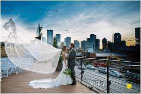 A Rooftop Wedding In Deep Ellum Dallas Rooftop Wedding Downtown Wedding Dallas Wedding Venues