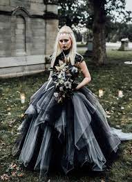 Marbled Enchantment A Halloween Inspired Union Of Souls In A Cemetery Green Wedding Shoes Halloween Wedding Dresses Halloween Themed Wedding Halloween Wedding