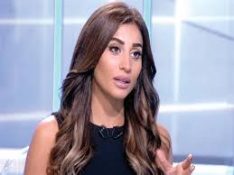 ÙÙŠØ¯ÙŠÙˆ Ø¯ÙŠÙ†Ø§ Ø§Ù„Ø´Ø±Ø¨ÙŠÙ†ÙŠ ØªÙƒØ³Ø± Ø§Ù„ØµØ­ÙˆÙ† ÙÙŠ Ù…Ø·Ø¹Ù… Ø´Ù‡ÙŠØ± Ø¨Ø¯Ø¨ÙŠ Ù…ØµØ±Ø§ÙˆÙ‰