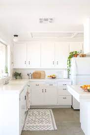 25 White Kitchens That Are Anything But Bland Basic Kitchen Design Stylish Kitchen Classic Kitchens