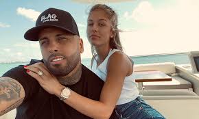 Daddy yankee y nicky jam grabaron en la década del 2000 temas como en la cama, dónde están las gatas y guayando, entre otros. La Novia De Nicky Jam Presume Figura Con Sexy Foto En Bikini