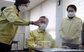 열린 작업공간의 사무실 칸막이 파티션인테리어. 6qovuzkydykbom
