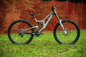 The world cup downhill circus is about to go off. Arbeitsgerat Santa Cruz V10 Von Nina Hoffmann Mtb News De