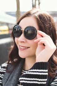 Frühlingsoutfit mit gestreiftem Maxikleid, asos Slippern und Topshop Jeans 